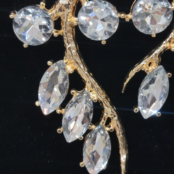 Bold Goldtone Blinged-out Large Marquise and Round Sparkly CZ Stone Choker - Picture 2 of 5